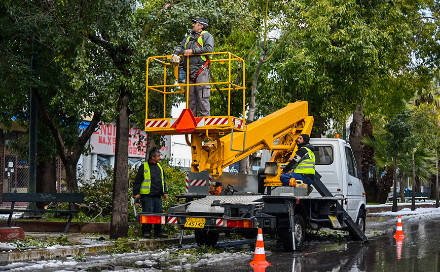 Η τιτάνια μάχη συνεχίζεται για την αποκατάσταση των προβλημάτων στο κέντρο και στις γειτονιές της Αθήνας Η τιτάνια μάχη συνεχίζεται για την αποκατάσταση των προβλημάτων στο κέντρο και στις γειτονιές της Αθήνας