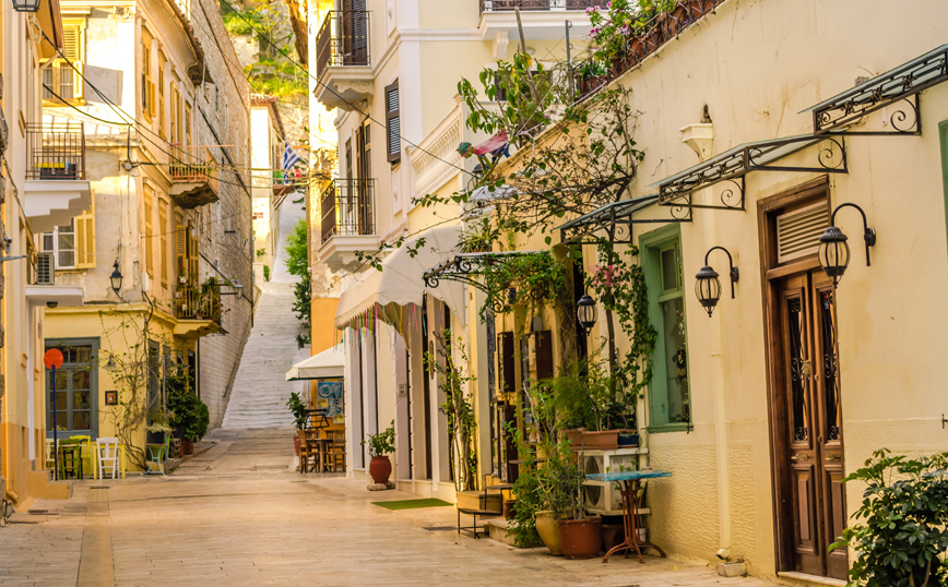 Σοκάκι στο Ναύπλιο Σοκάκι στο Ναύπλιο