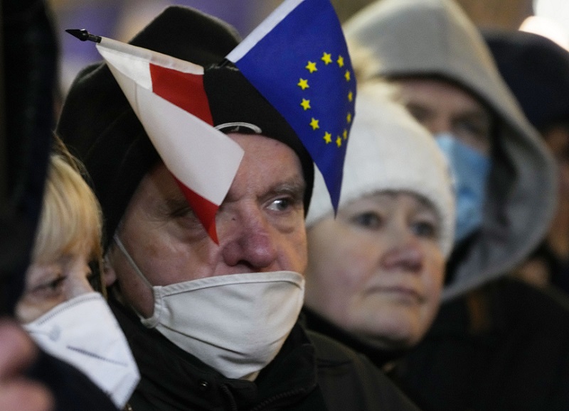 Η Κομισιόν επέβαλε πρόστιμο σχεδόν 70 εκατ. ευρώ στην Πολωνία για το θέμα της ανεξαρτησίας των δικαστών