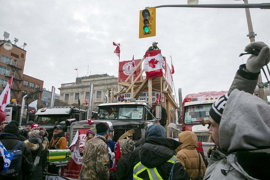 Καναδάς: Επεισόδια με διαδηλωτές και συλλήψεις &#8211; Κλειστή η γέφυρα Αμπάσαντορ