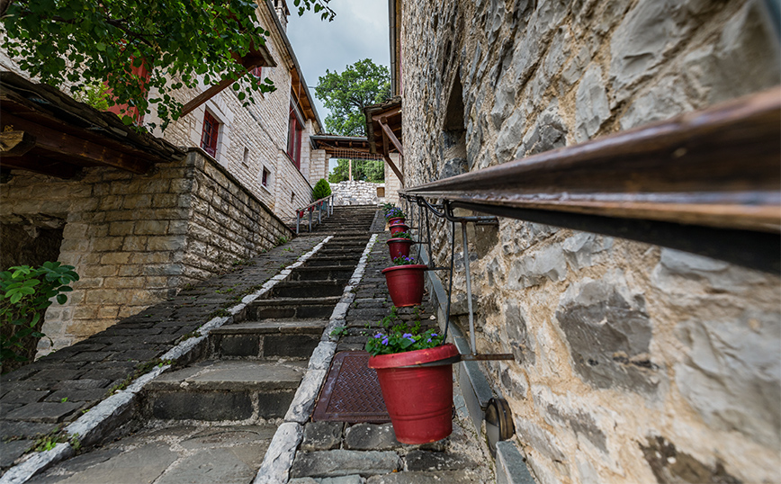 Πέτρινη σκάλα στο Μικρό Πάπιγκο Πέτρινη σκάλα στο Μικρό Πάπιγκο