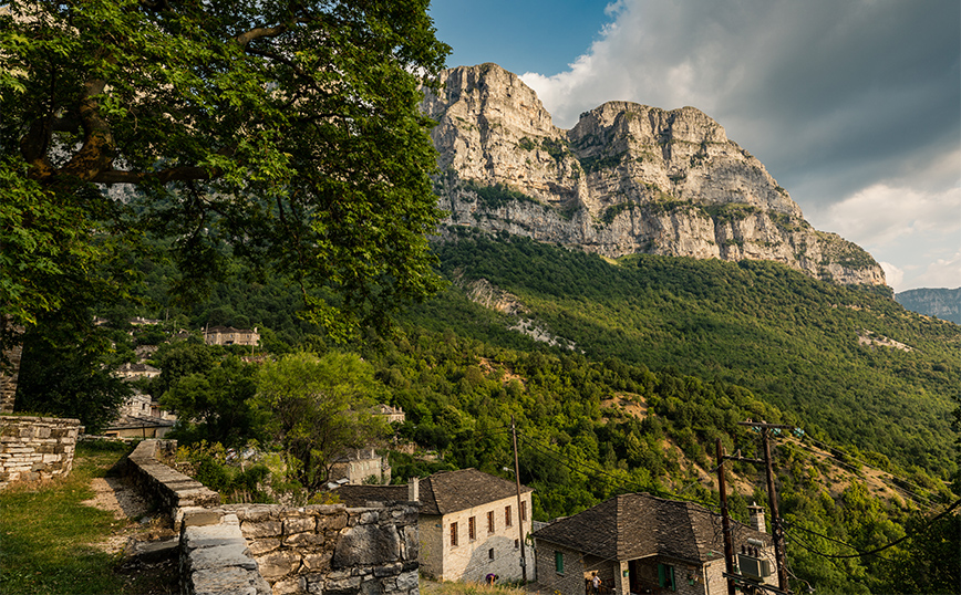 Πέτρινα κτίρια στο Μικρό Πάπιγκο Πέτρινα κτίρια στο Μικρό Πάπιγκο