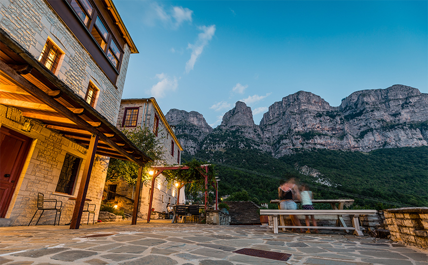 Οι Πύργοι της Αστράκας πάνω από το Μικρό Πάπιγκο Οι Πύργοι της Αστράκας πάνω από το Μικρό Πάπιγκο