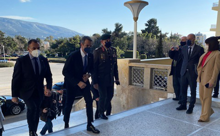 Στο υπουργείο Εθνικής Άμυνας ο Μητσοτάκης για τη τηλεδιάσκεψη του ΝΑΤΟ