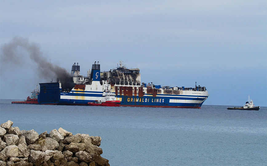 Euroferry Olympia: Τι λέει η πλοιοκτήτρια εταιρεία για τους οδηγούς που έμειναν στο φορτηγό