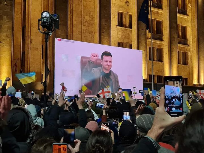 Ζελένσκι: Αν πέσει η Ουκρανία, θα πέσει όλη η Ευρώπη