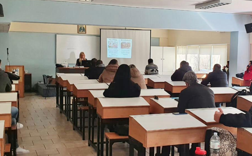 H Έλενα Ράπτη συμμετέχει σε ένα κύκλο ομιλιών στο πλαίσιο του εκπαιδευτικού προγράμματος επιμόρφωσης του αστυνομικού προσωπικού