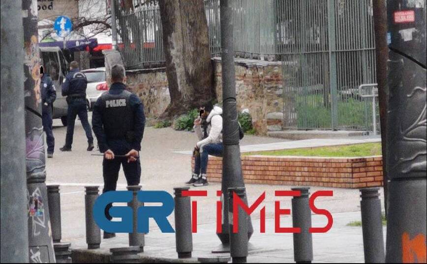Θεσσαλονίκη: Πήγαν να τον συλλάβουν και απειλούσε να αυτοτραυματιστεί