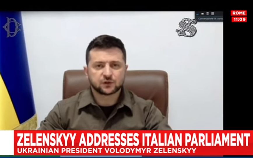 Ζελένσκι στην ιταλική Βουλή: «Ο λαός μου θάβει τους νεκρούς του στα πάρκα, σε ομαδικούς τάφους»