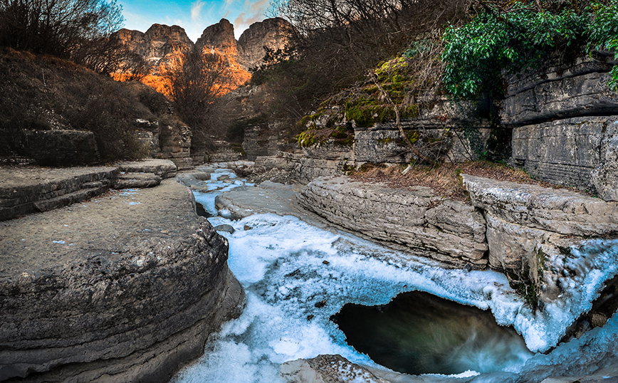 Δραματικό το τοπίο στις Κολυμπήθρες στο Ζαγόρι Δραματικό το τοπίο στις Κολυμπήθρες στο Ζαγόρι