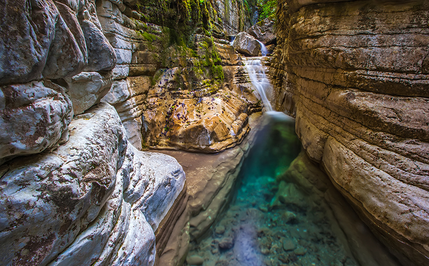 Εντυπωσιακό το σκηνικό στις Κολυμπήθρες στο Ζαγόρι Εντυπωσιακό το σκηνικό στις Κολυμπήθρες στο Ζαγόρι