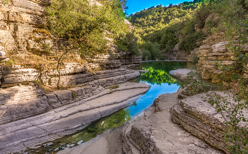Οι πέτρινες φυσικές πισίνες στο Ζαγόρι Οι πέτρινες φυσικές πισίνες στο Ζαγόρι
