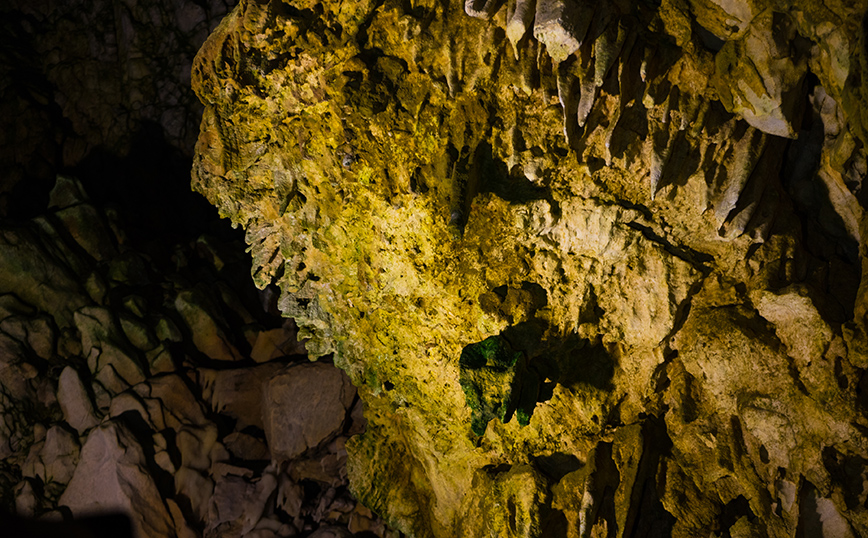 Ο εσωτερικός διάκοσμος στο σπήλαιο Διρού στη Μάνη Ο εσωτερικός διάκοσμος στο σπήλαιο Διρού στη Μάνη