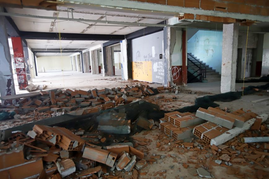Εικόνες ντροπής στο ΑΠΘ &#8211; Δείτε φωτογραφίες από το κατεστραμμένο κτήριο στο τμήμα Βιολογίας