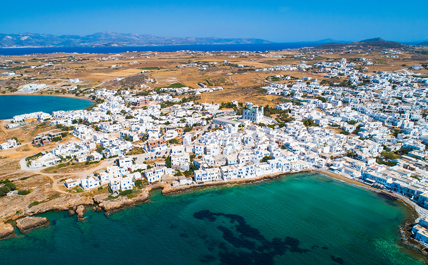 Η Πάρος ανάμεσα στους τρεις καλύτερους καλοκαιρινούς προορισμούς παγκοσμίως, σύμφωνα με το Forbes