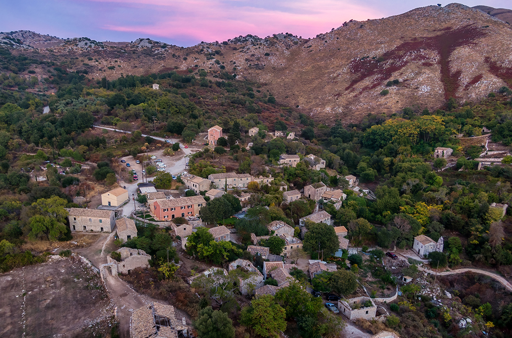 Παλιά Περίθεια: Το χωριό «φάντασμα» στον ορεινό όγκο της Κέρκυρας