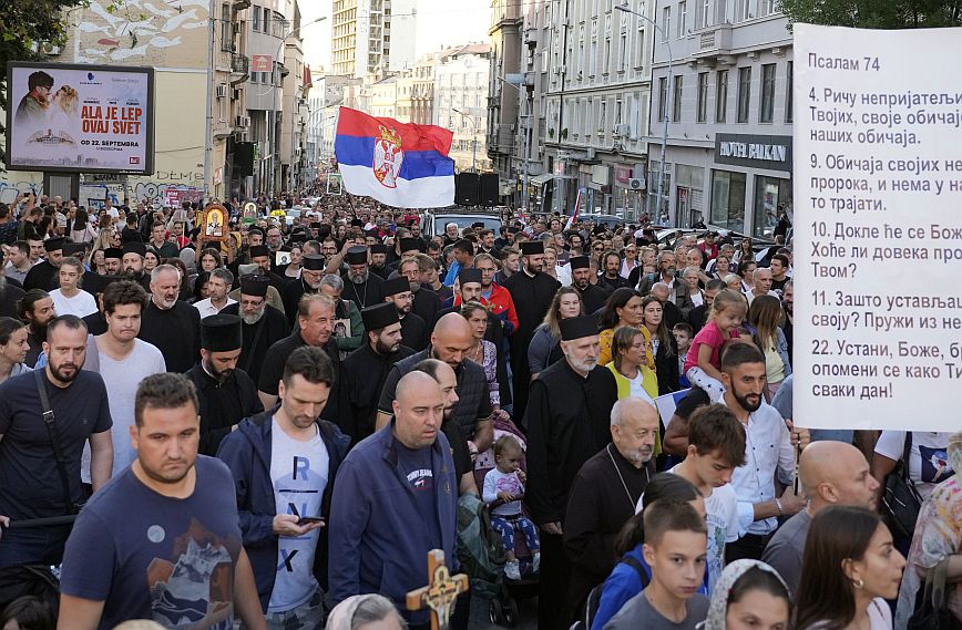 Σερβία: Χιλιάδες άνθρωποι διαδήλωσαν στο Βελιγράδι κατά του Europride