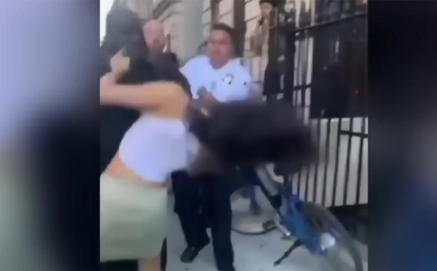 ΗΠΑ: Αστυνομικός χτυπάει 19χρονη και τη ρίχνει στο έδαφος
