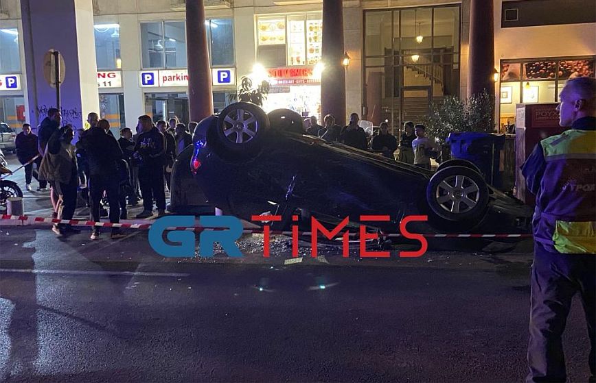 Σοβαρό τροχαίο με ανατροπή αυτοκινήτου στο κέντρο της Θεσσαλονίκης &#8211; Δύο τραυματίες