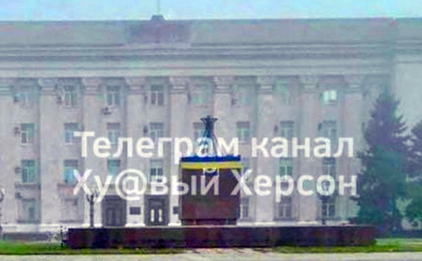Υψώθηκε η σημαία της Ουκρανίας στη Χερσώνα &#8211; Αποχώρησαν όλοι οι Ρώσοι