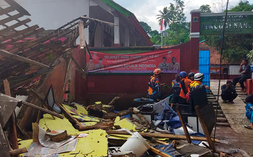 Σεισμός στην Ινδονησία: Τουλάχιστον 44 νεκροί Σεισμός στην Ινδονησία: Τουλάχιστον 44 νεκροί