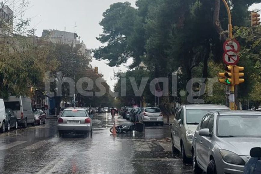 Θεσσαλονίκη: Τροχαίο στην Τούμπα &#8211; Αυτοκίνητο παρέσυρε και τραυμάτισε ντελιβερά