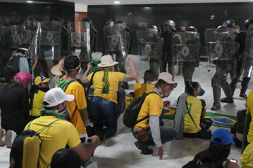 Βραζιλία: Οι δυνάμεις ασφαλείας έθεσαν υπό τον έλεγχό τους το Κογκρέσο, το Ανώτατο Δικαστήριο και το προεδρικό μέγαρο
