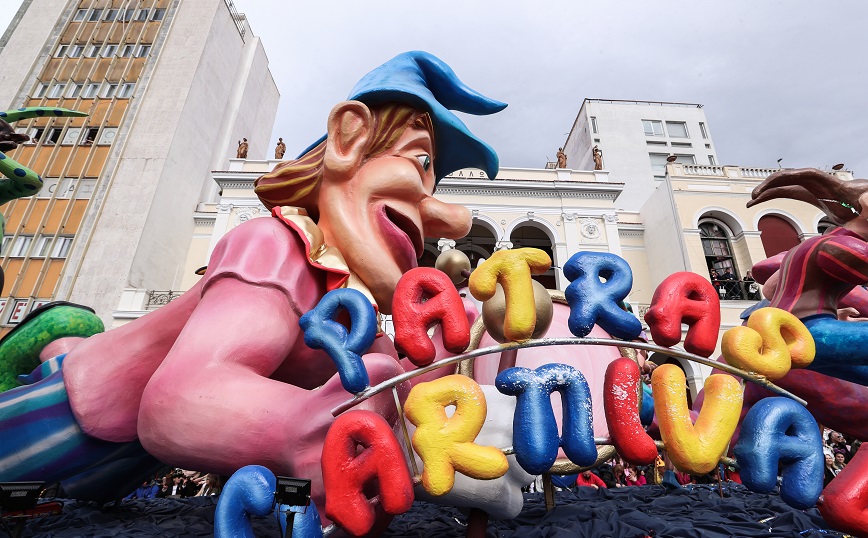 Φαντασμαγορικές εικόνες από το πατρινό καρναβάλι: 139 πληρώματα και περισσότεροι από 50.000 καρναβαλιστές