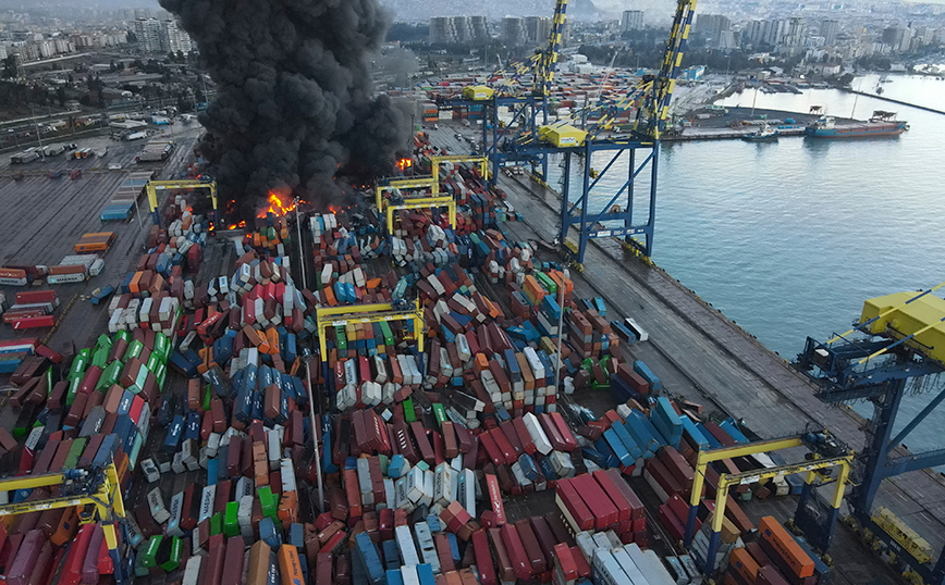 Σεισμός στην Τουρκία: Έσβησε η φωτιά στο λιμάνι Ισκεντερούν