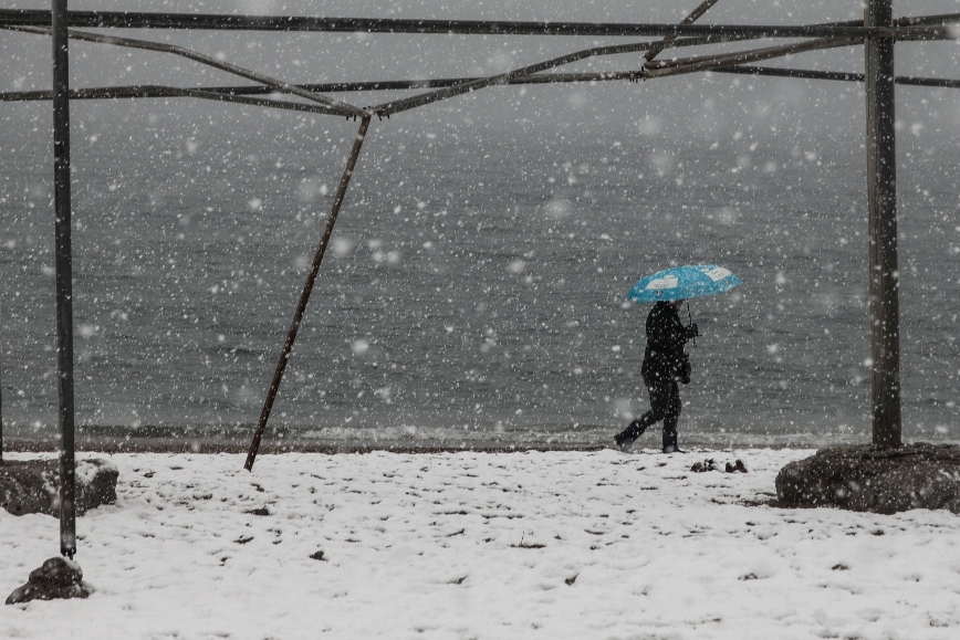 Σάκης Αρναούτογλου: Πυκνά χιόνια από την Κυριακή ακόμα και δίπλα στη θάλασσα σε Αττική, Εύβοια, Βοιωτία και Κυκλάδες