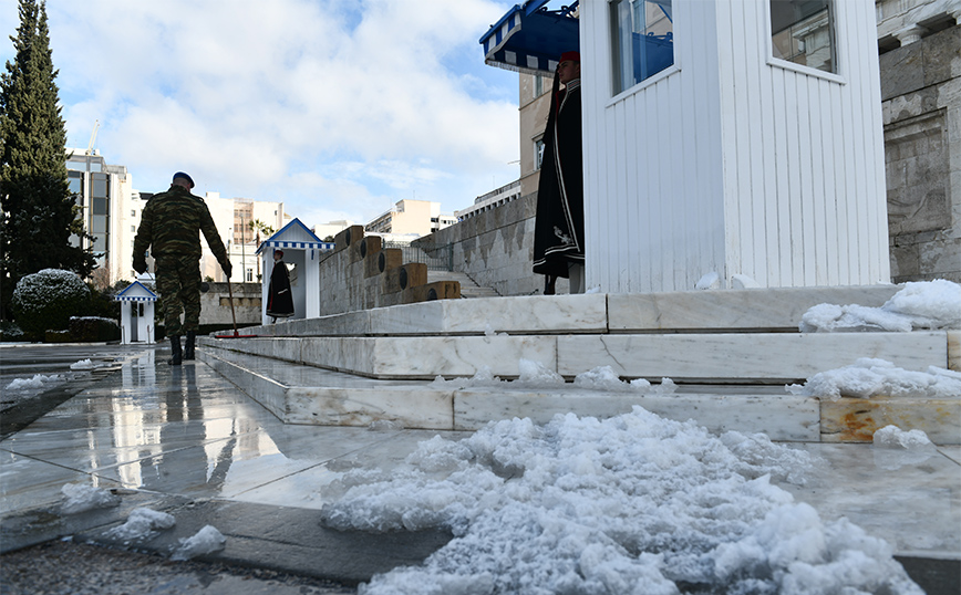 Αναβάλλονται όλες οι σημερινές συνεδριάσεις της Βουλής λόγω κακοκαιρίας