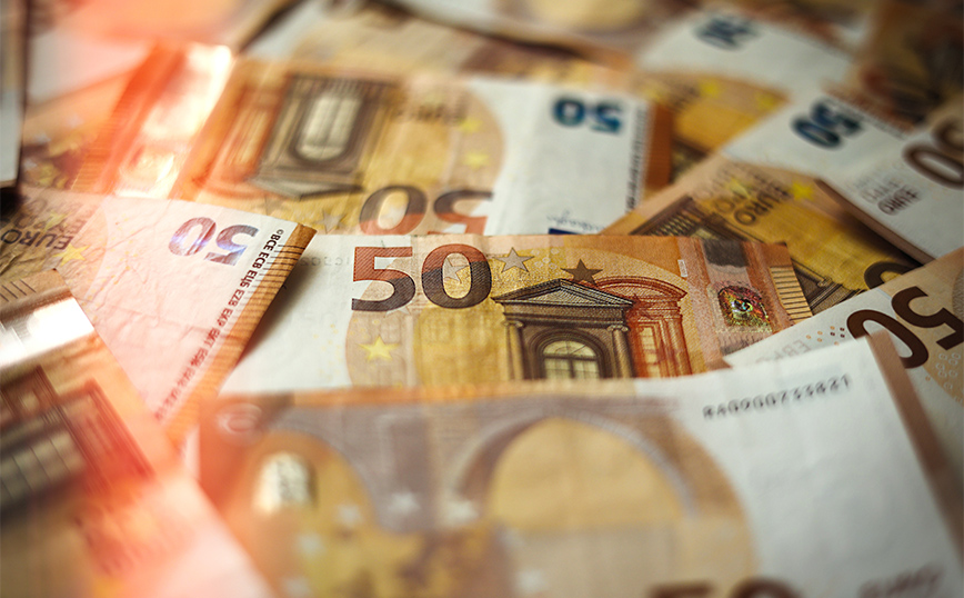 Μπόνους έως 3.000 ευρώ σε όσους καταγγέλλουν επωνύμως – Τι προβλέπει το φορολογικό νομοσχέδιο