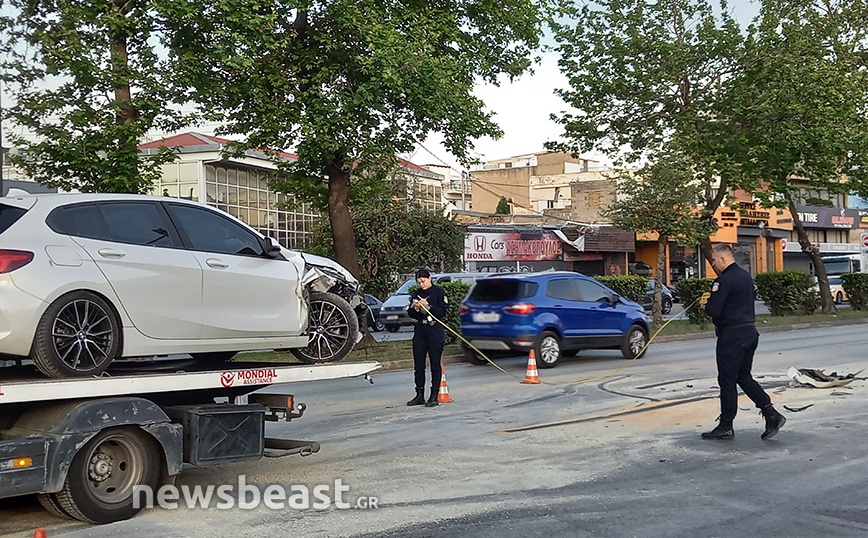 Τροχαίο στη λεωφόρο Αθηνών: ΙΧ έπεσε πάνω σε περιπολικό – Στο κόκκινο η κίνηση στο σημείο