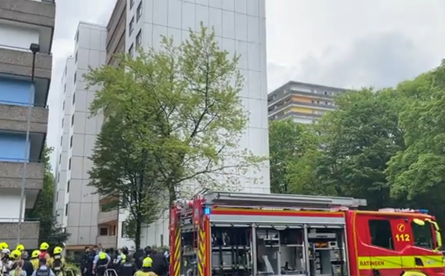 Έκρηξη σε πολυκατοικία στη Γερμανία: 10 πυροσβέστες και 2 αστυνομικοί τραυματίστηκαν