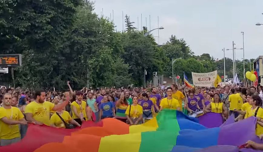 Thessaloniki Pride 2023: Χιλιάδες κόσμου στους δρόμους στέλνουν το μήνυμα «Ανήκω σε Εμένα»