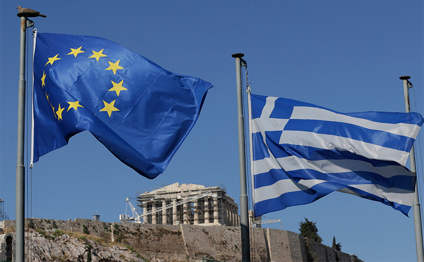 Διεθνή ΜΜΕ: Νέα ψήφος εμπιστοσύνης στην ελληνική οικονομία από την Standard &#038; Poor’s