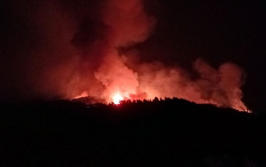 Φωτιά στη Ρόδο – Περιφερειάρχης Νοτίου Αιγαίου: Έχουμε επαρκείς δυνάμεις, αλλά είναι δύσκολο το σημείο