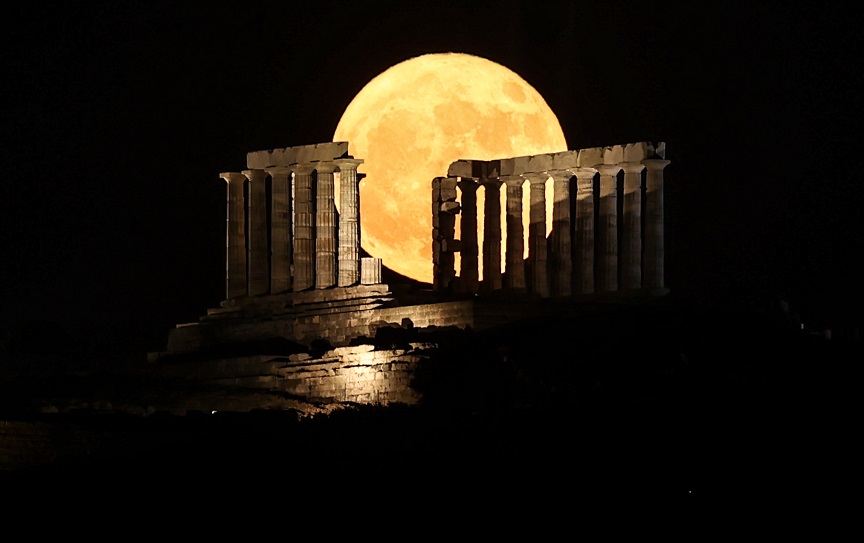 Φεγγάρι του Ελαφιού: Μεγαλοπρεπής η υπερπανσέληνος του Ιουλίου