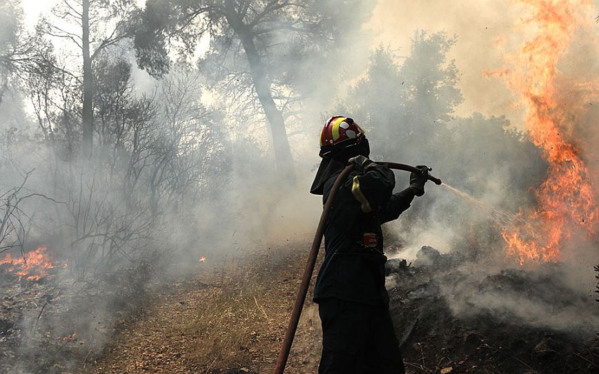 Υψηλός κίνδυνος πυρκαγιάς αύριο σε Αττική, Στερεά Ελλάδα, Πελοπόννησο, Κυκλάδες, Βόρειο Αιγαίο και Κρήτη