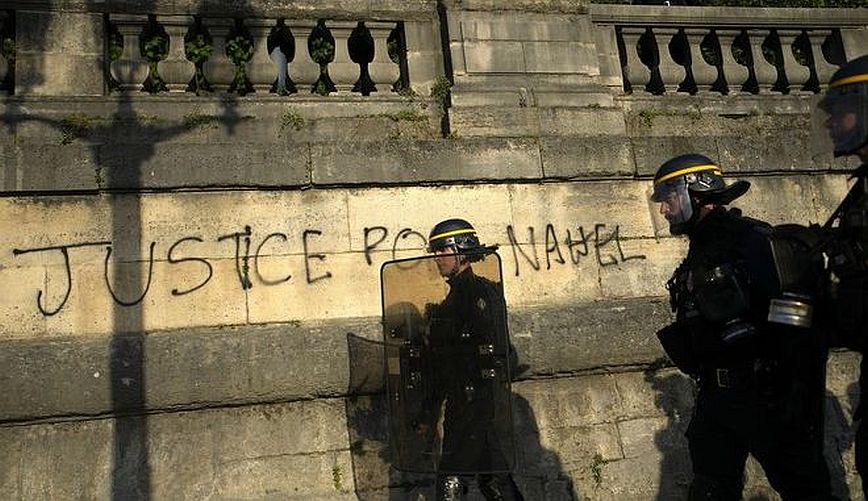 Γαλλία: Ακροδεξιός έκανε έκκληση για δωρεές υπέρ του αστυνομικού που σκότωσε τον 17χρονο και μάζεψε 670.000 ευρώ