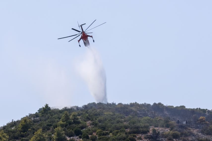Ενισχύονται οι δυνάμεις για την κατάσβεση της φωτιάς στη Χίο &#8211; Μήνυμα 112 για το Μετόχι