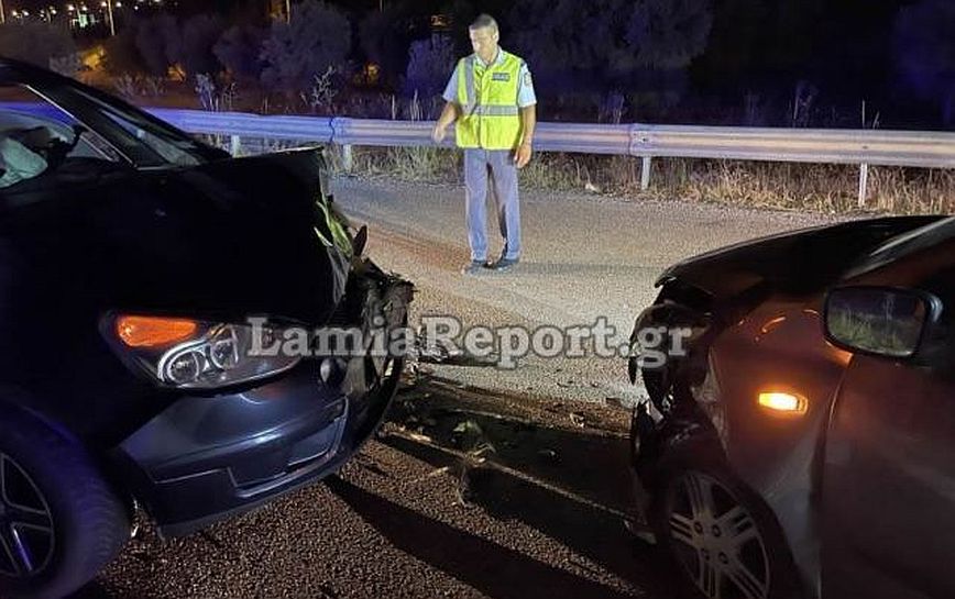 Τροχαίο ατύχημα στην εθνική οδό στο τμήμα προς Θερμοπύλες &#8211; Δύο αυτοκίνητα συγκρούστηκαν μετωπικά, μια τραυματίας