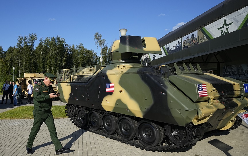 Ρωσία: Πόλος έλξης σε έκθεση ο δυτικός στρατιωτικός εξοπλισμός &#8211; «λάφυρο» του πολέμου στην Ουκρανία