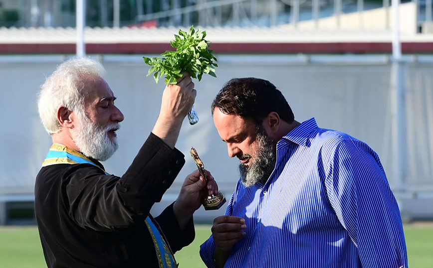 Ολυμπιακός: Αγιασμός στο Ρέντη, παρουσία Μαρινάκη