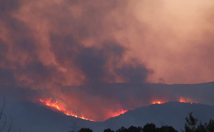 Τις 63 έφτασαν οι φωτιές το τελευταίο 24ωρο &#8211; 10 μεγάλες σε εξέλιξη, οι 6 σε Έβρο, Καβάλα και Ροδόπη