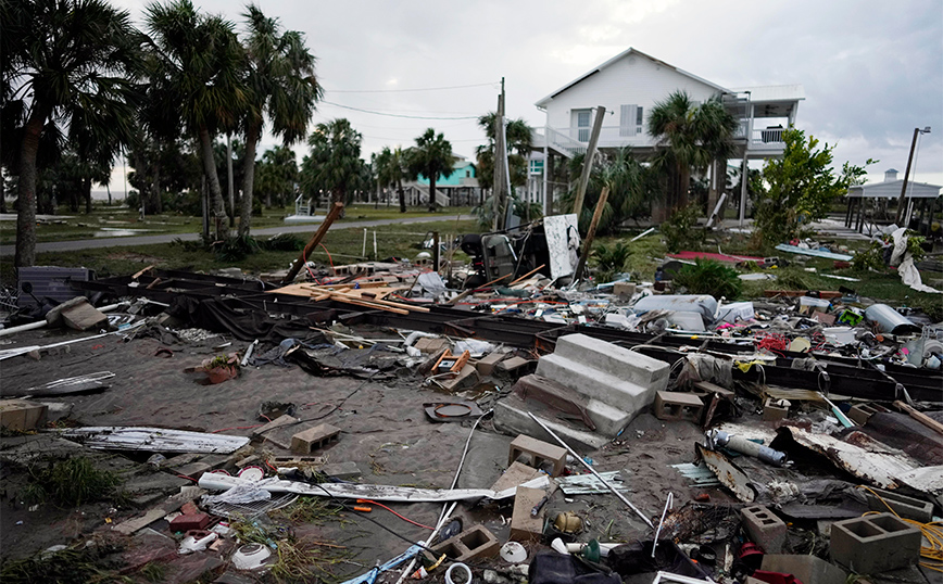 O τυφώνας Ιντάλια σαρώνει τις νοτιοανατολικές ακτές των ΗΠΑ ενώ η Φλόριντα μετρά τις πληγές της