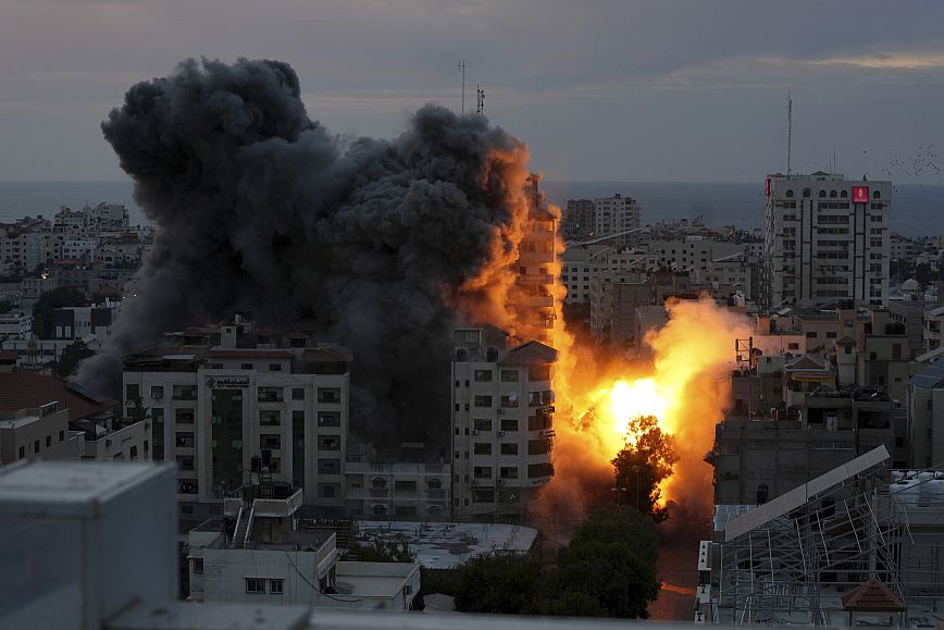 Πόλεμος στο Ισραήλ: Δείτε βίντεο με τη στιγμή της επίθεσης στον Πύργο της Παλαιστίνης στη Γάζα &#8211; Κατέρρευσε 11οροφο κτίριο