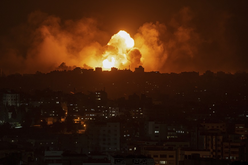 Φλέγεται η Γάζα για την εκδίκηση του Ισραήλ: Η αεροπορία χτυπάει σχολεία και καταφύγια