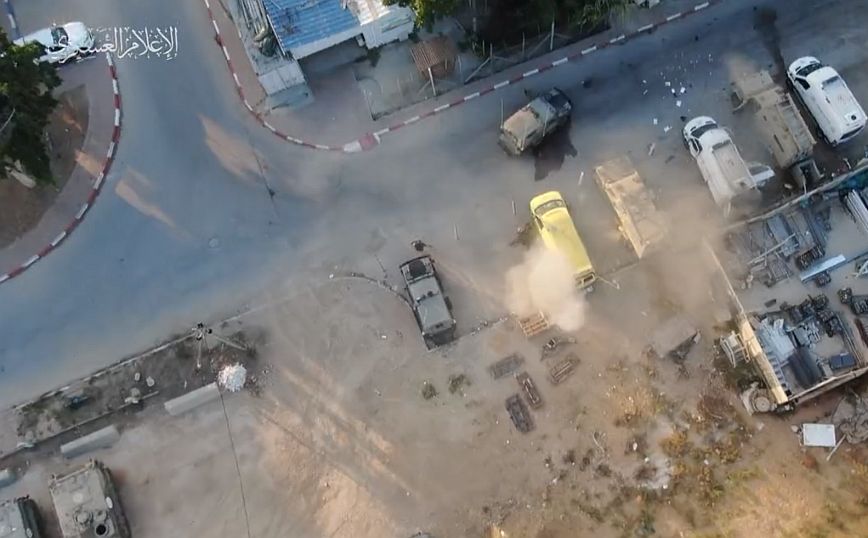 Πόλεμος στο Ισραήλ: Η στιγμή που drone της Χαμάς βομβαρδίζει ασθενοφόρο