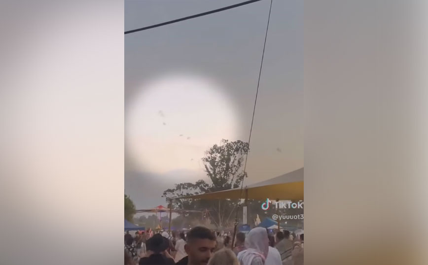 Η στιγμή που αλεξιπτωτιστές της Χαμάς πέφτουν λίγα χιλιόμετρα μακριά από τον χώρο του φεστιβάλ που μετατράπηκε σε εφιάλτη